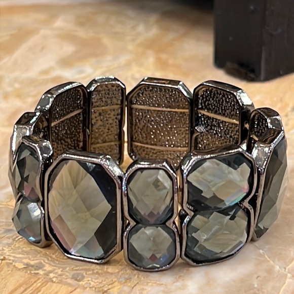 Cache Pewter Stretch Gem Bracelet. - Picture 1 of 3